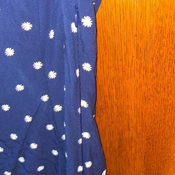 Old Navy short blue dress with daisy pattern in polyester - Picture 6 of 9